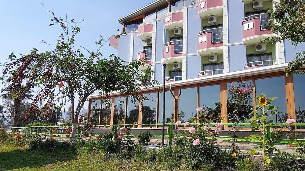 Linda Butik Otel Guemuelduer Esmirna Exterior foto
